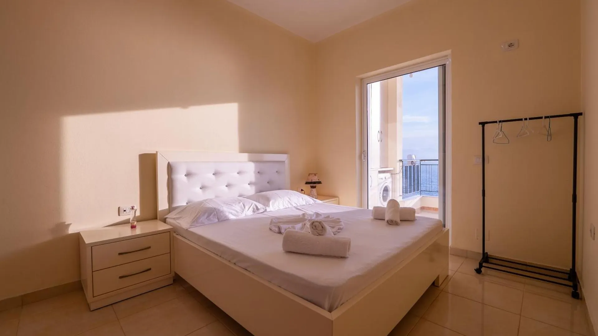 Starlight Apartments 1 Saranda 0*,